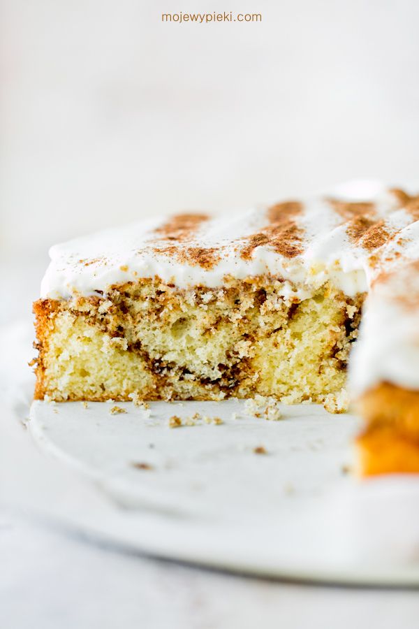 Cinnamon cake with cream cheese frosting