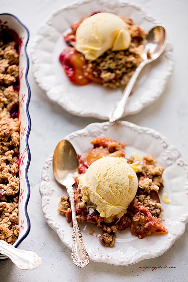 Nutty fruit crumble