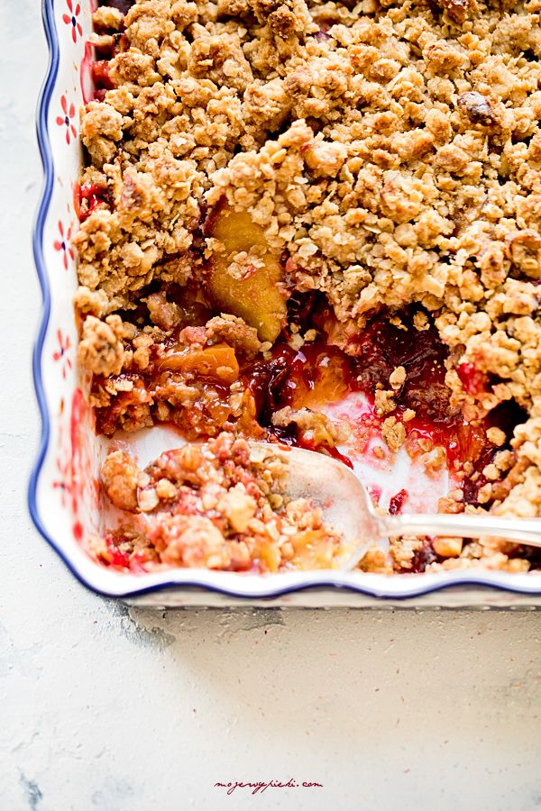 Nutty fruit crumble
