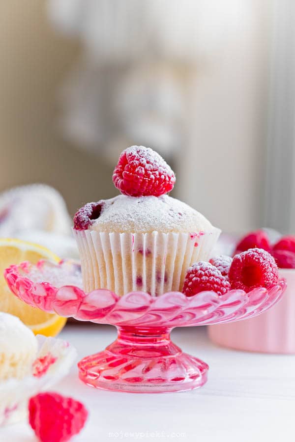 Muffiny cytrynowe z malinami Muffiny cytrynowe z malinami