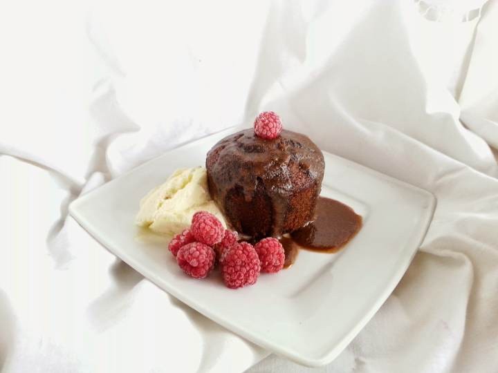 Ciasto daktylowe z sosem toffi Moje Wypieki