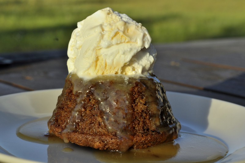 Ciasto daktylowe z sosem toffi Moje Wypieki