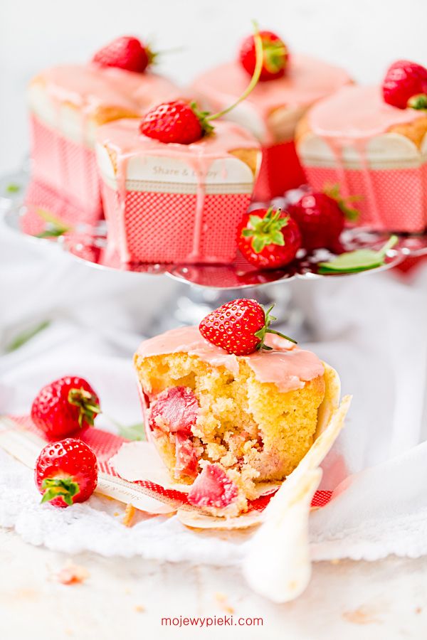Babeczki_z_mąką_kukurydzianą_i_truskawkami_2 Strawberry and polenta cupcakes