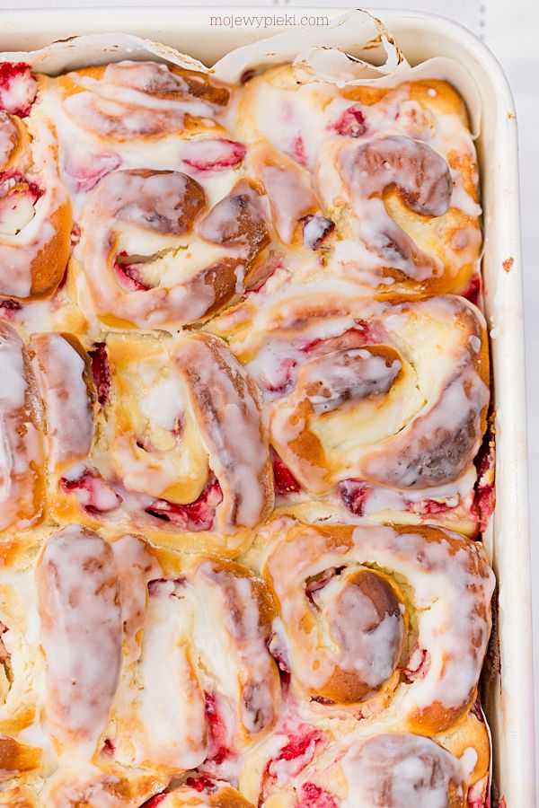 Булочки с сыром и клубникой
