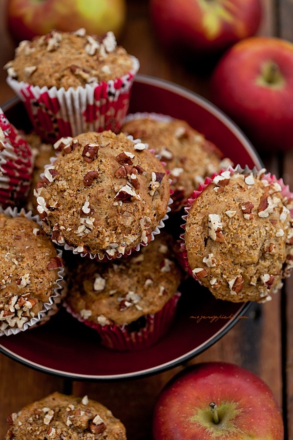 Korzenne_muffinki_z_jabłkami_2 Muffinki korzenne z jabłkami i orzechową posypką