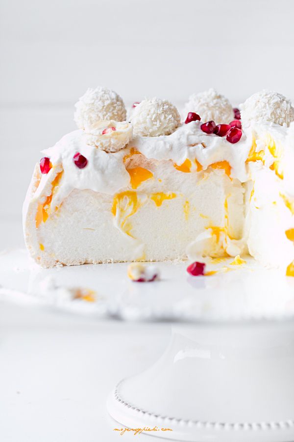 Pavlova_Raffaello_3 Kokosowa Pavlova z pralinkami raffaello