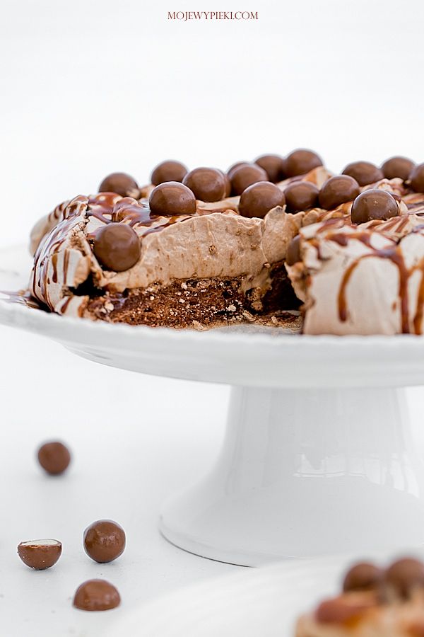 Pavlova_podwójnie_czekoladowa_z_Maltesers_3 Pavlova podwójnie czekoladowa z nutellą i Malteserami
