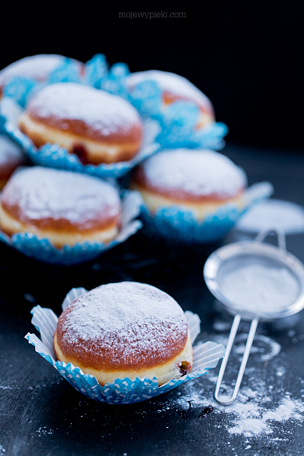 Pączki_z_powidłami_śliwkowymi_1 Pączki z powidłami śliwkowymi i cukrem pudrem
