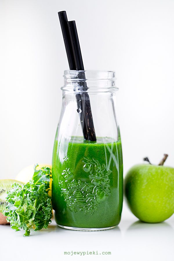 Smoothie_z_jarmużu,_jabłka_i_kiwi_2 Smoothie z jarmużu, jabłka i kiwi