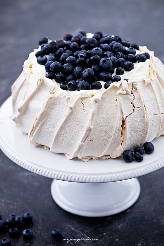 biała_pavlova_z_jagodami_1 Biała Pavlova
