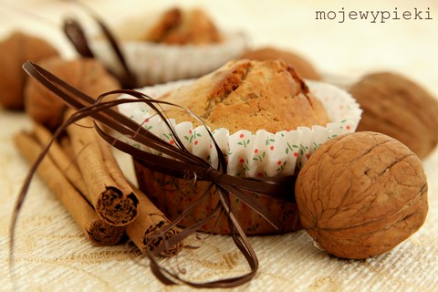 muffiny_z_orzechami_wloskimi_i_cynamonem_1 Muffinki z orzechami włoskimi i cynamonem