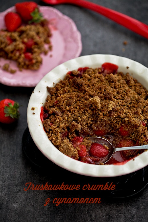 tr cr Razowe crumble z truskawkami