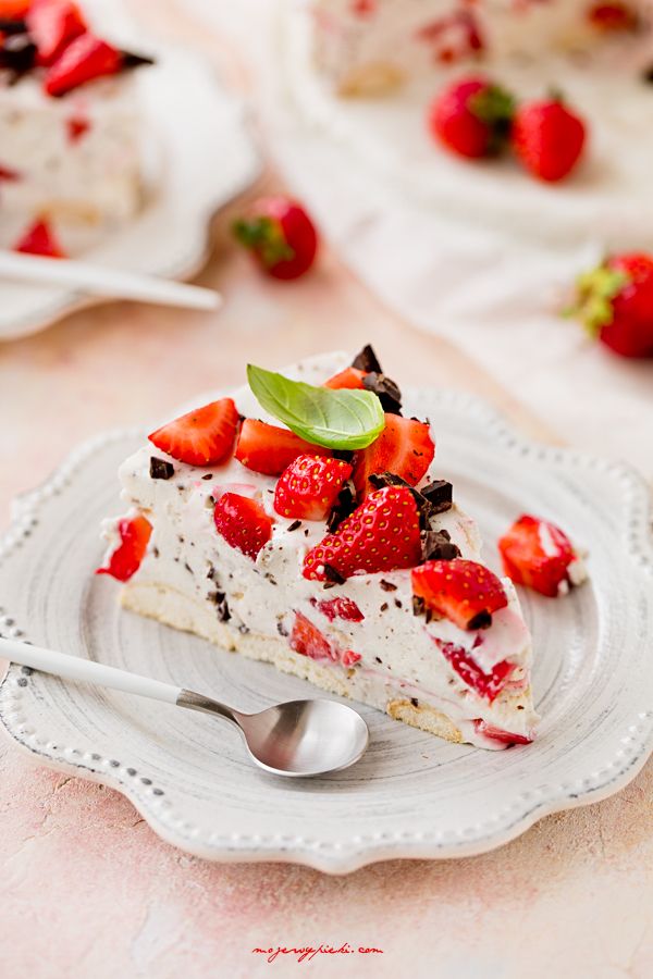 Sernik stracciatella z truskawkami Sernik stracciatella z truskawkami