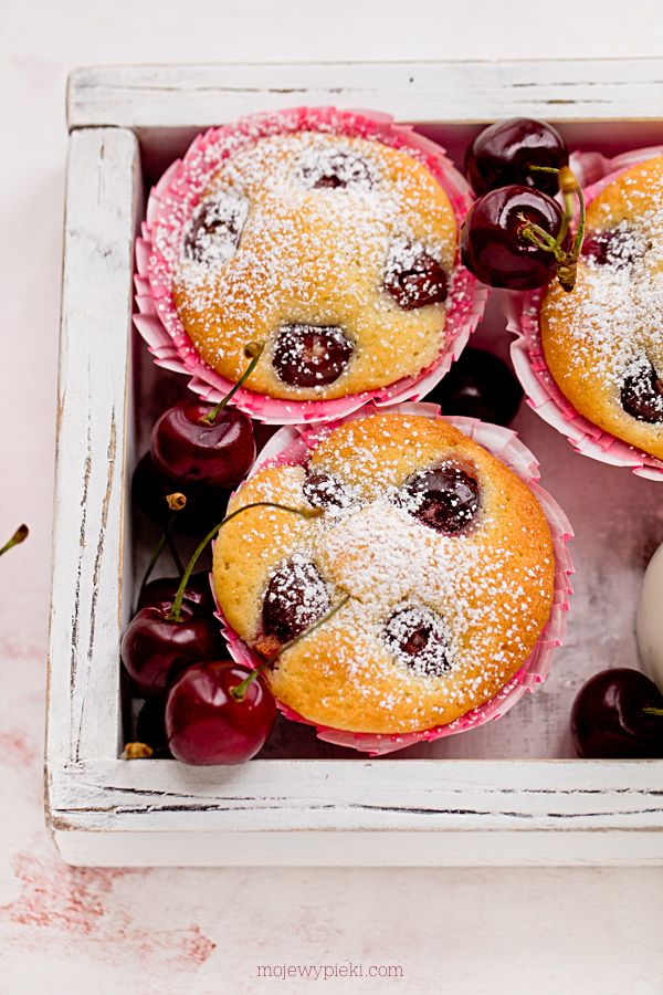 Maślane muffiny z czereśniami Maślane muffiny z czereśniami