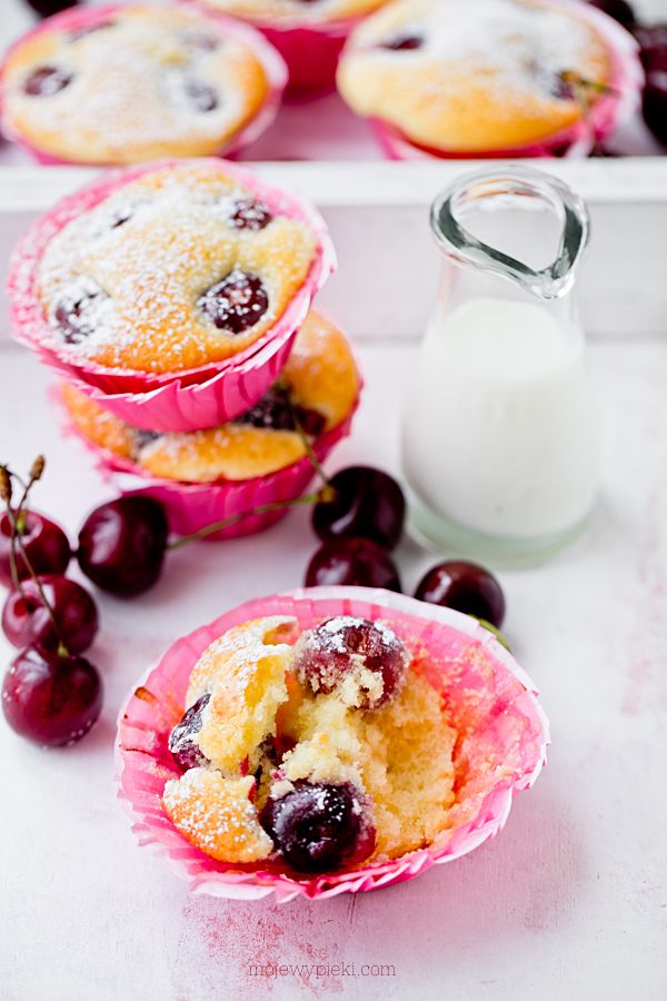 Maślane muffiny z czereśniami Maślane muffiny z czereśniami