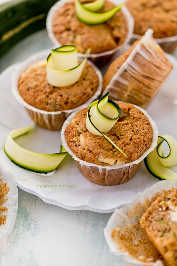 Muffiny z cukinią i twarożkiem Muffiny z cukinią i twarożkiem