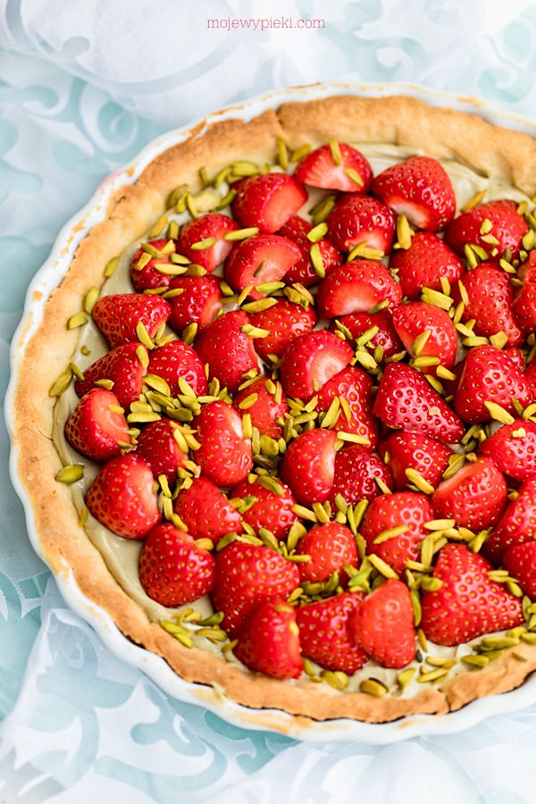 Tarta pistacjowa z truskawkami Tarta pistacjowa z truskawkami
