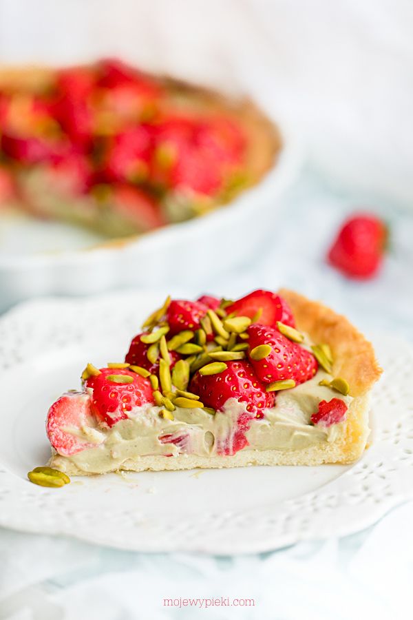 Tarta pistacjowa z truskawkami Tarta pistacjowa z truskawkami