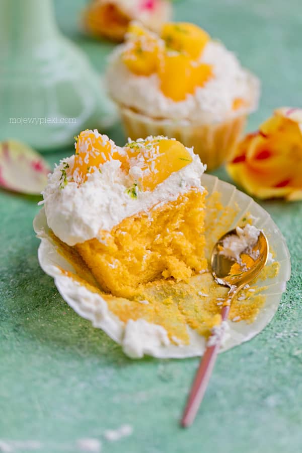 Babeczki mango z kremem kokosowym Babeczki mango z kremem kokosowym